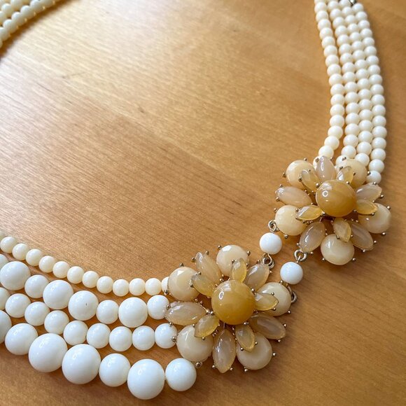 Stunning Vintage Multi-Strand Cream Bead Collar Necklace with Floral Accents - Picture 2 of 8